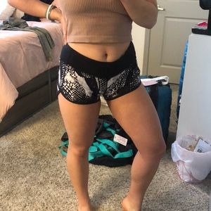 black & white lulu shorts